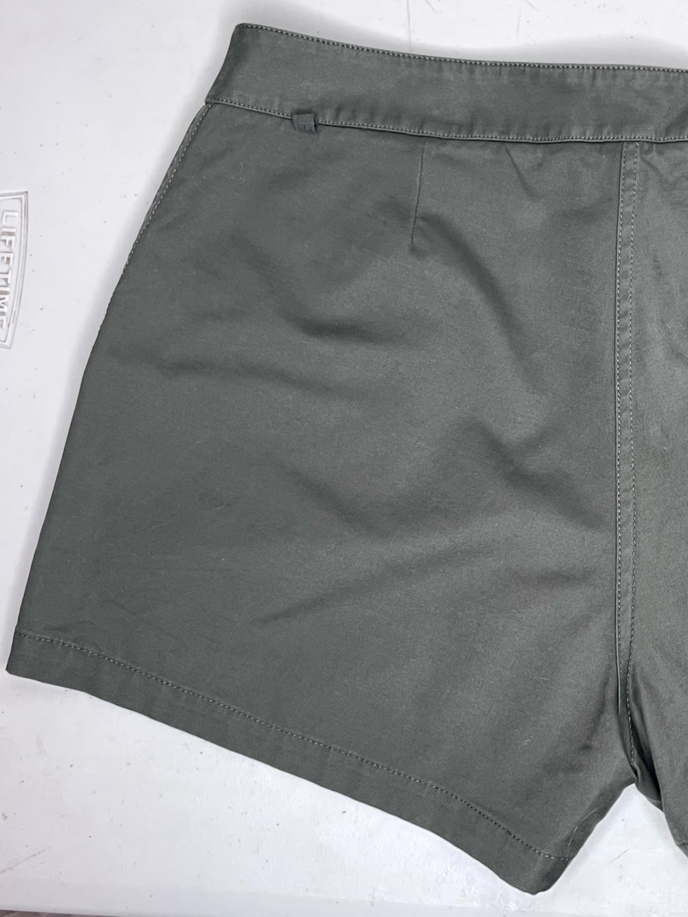 Lululemon This Instant Dark Olive Qwick Chino Shorts Sz 8 - Picture 6 of 16